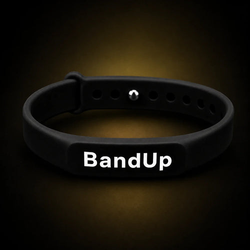 BandUp Black — bracelet NFC sur halo doré